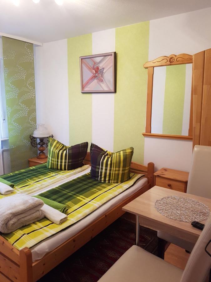 Zur Traube Hotel Kestert Room photo